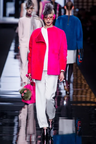Look 19